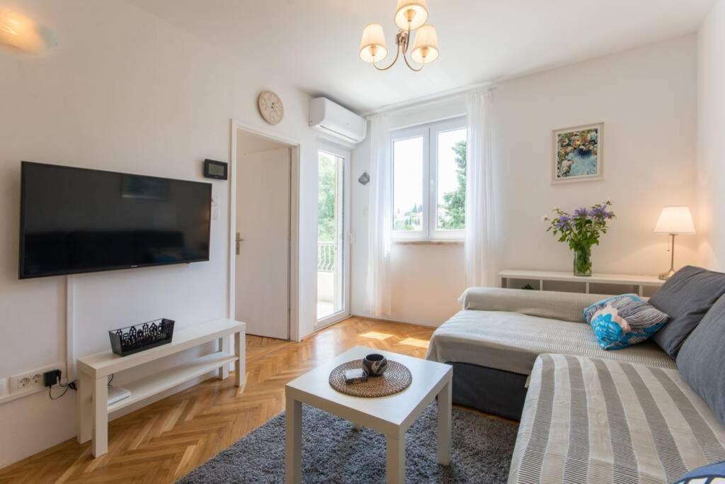 Flora Three Bedroom Near Apartman