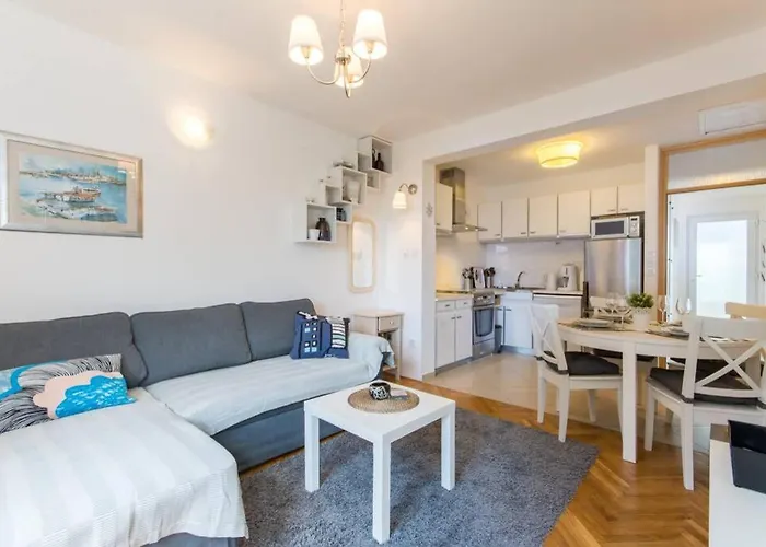 Flora Three Bedroom Apartment Near Beach