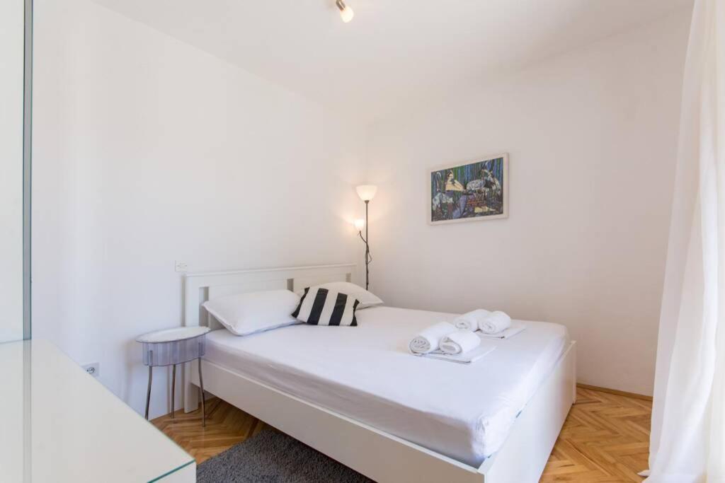 Flora Three Bedroom Near Appartement *