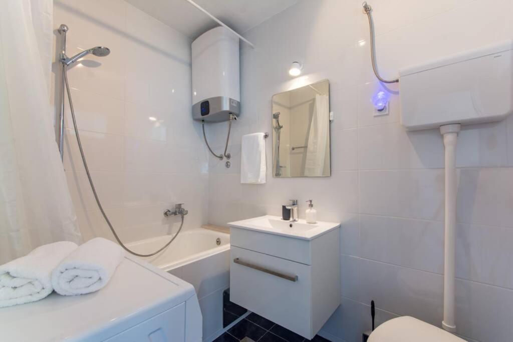 Appartement Flora Three Bedroom Near